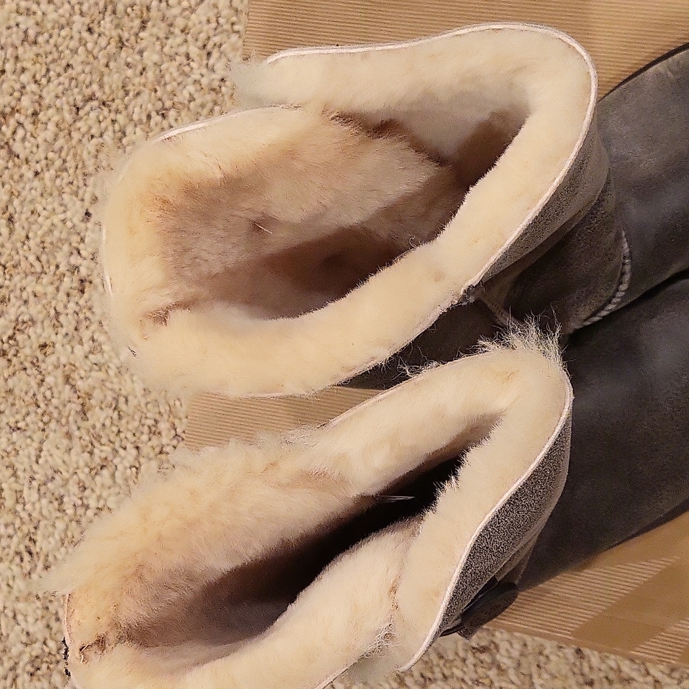 UGG boots - Picture 2 of 3